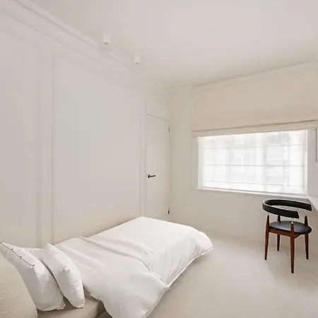 Luxury 3-bed Pavilion Road London