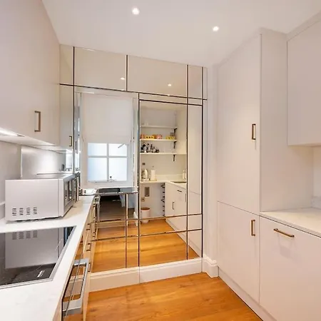 Luxury 3-bed Pavilion Road Apartment *