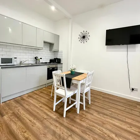 Apartment A Brilliant One Double Bedroom Flat London
