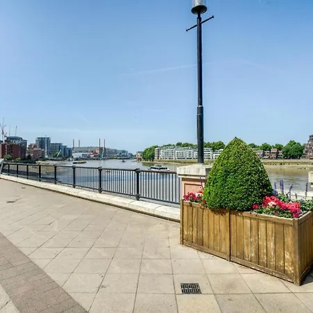 2 Bedroom Flat In Vauxhall