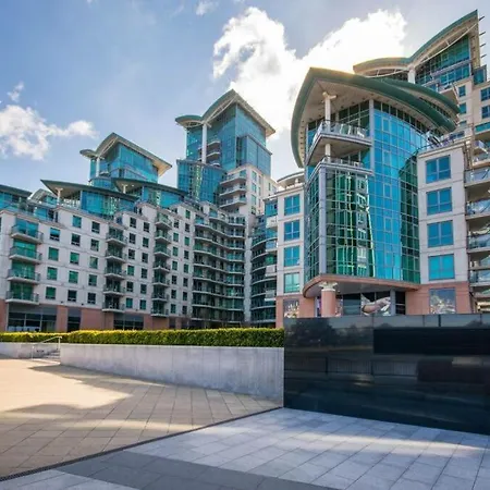 2 Bedroom Flat In Vauxhall Apartment