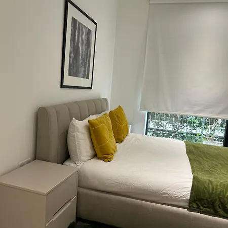 Apartment One Bedroom In Royal Wharf, Close To Airport London