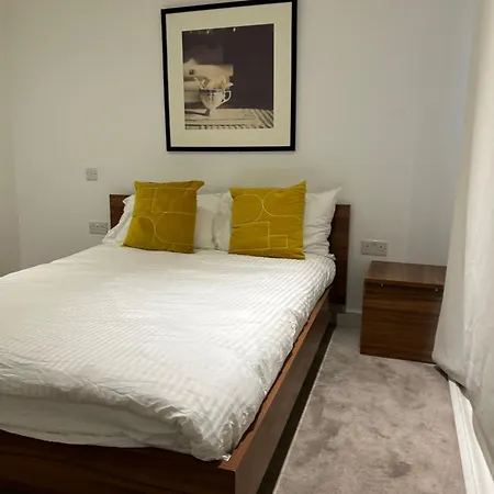 One Bedroom In Royal Wharf, Close To Airport * London