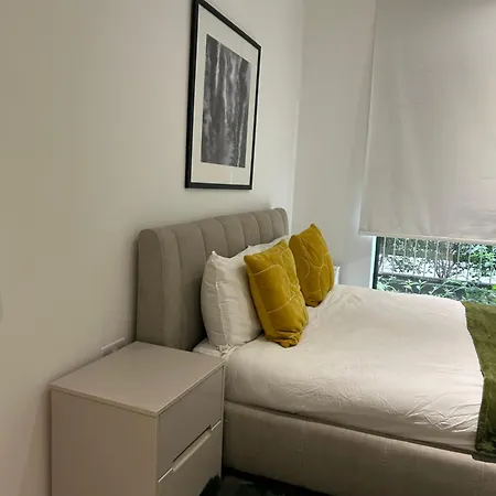 Apartment One Bedroom In Royal Wharf, Close To Airport *
