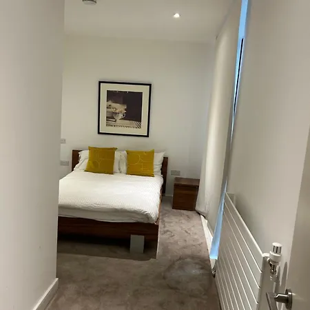 Apartment One Bedroom In Royal Wharf, Close To Airport London