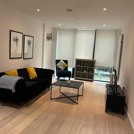 One Bedroom In Royal Wharf, Close To Airport * London
