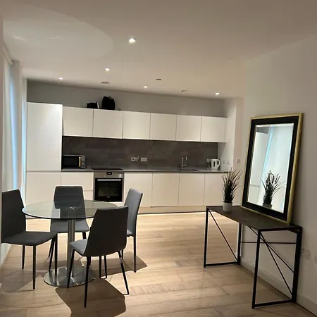 Apartment One Bedroom In Royal Wharf, Close To Airport