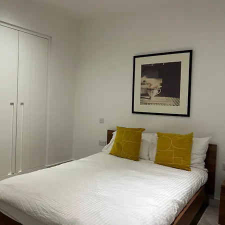 Apartment One Bedroom In Royal Wharf, Close To Airport *