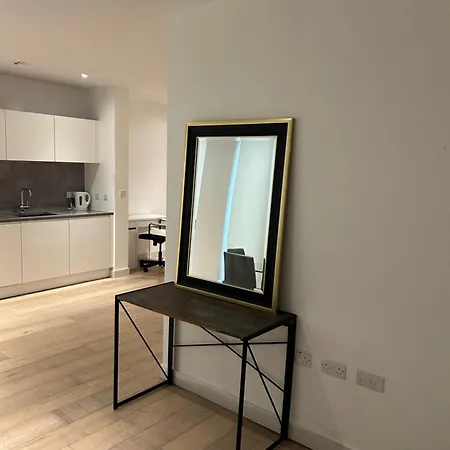 One Bedroom In Royal Wharf, Close To Airport London