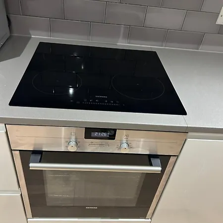 One Bedroom In Royal Wharf, Close To Airport * London