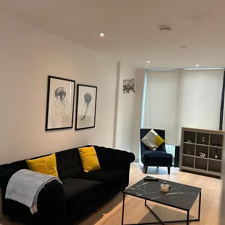 One Bedroom In Royal Wharf, Close To Airport Apartment