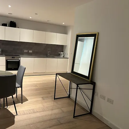 Apartment One Bedroom In Royal Wharf, Close To Airport