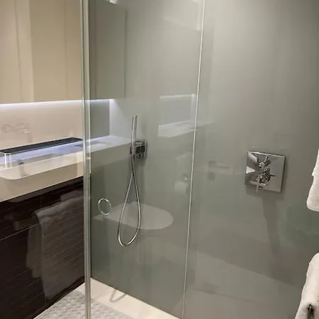 Apartment Modern 2 Bed Flat At Battersea *