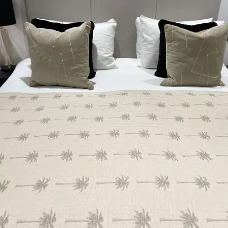 Modern 2 Bed Flat At Battersea *