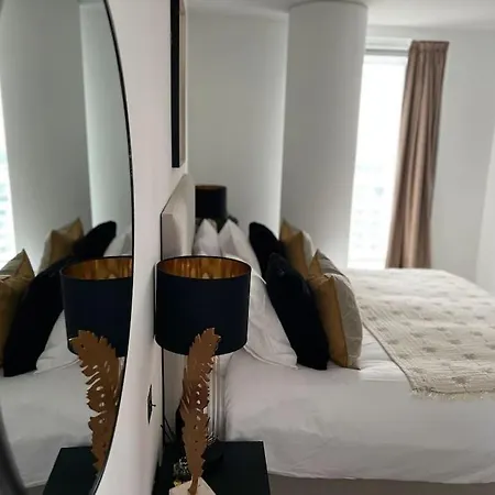 Apartment Modern 2 Bed Flat At Battersea *
