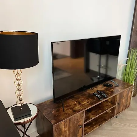 Modern 2 Bed Flat At Battersea London