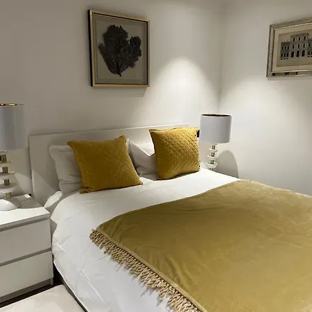 Apartment Modern 2 Bed Flat At Battersea *