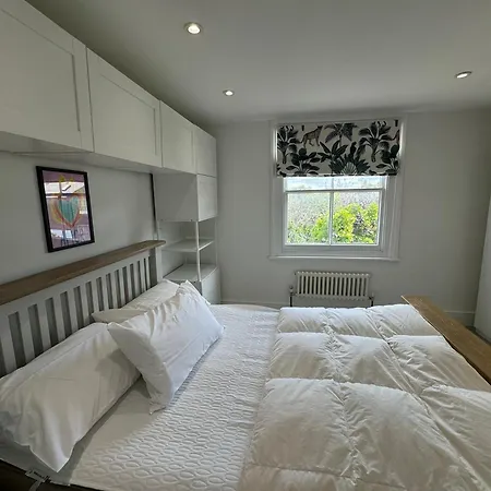 Stunningly Vibrant 1bd Flat Lower Clapton * London