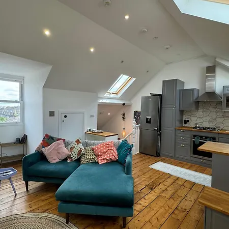 Stunningly Vibrant 1bd Flat Lower Clapton * London