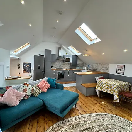 Stunningly Vibrant 1bd Flat Lower Clapton
