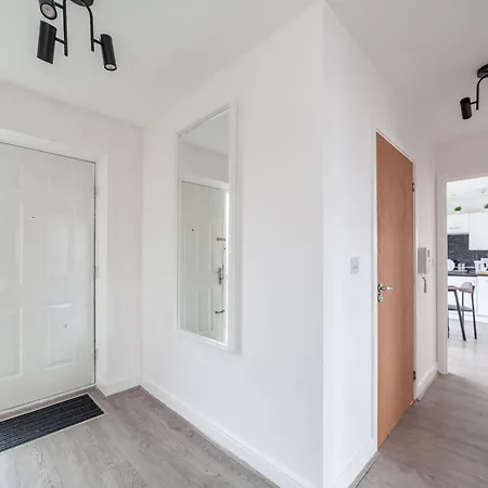 Top-rated Penthouse - King Size Bed & Free Parking Romford
