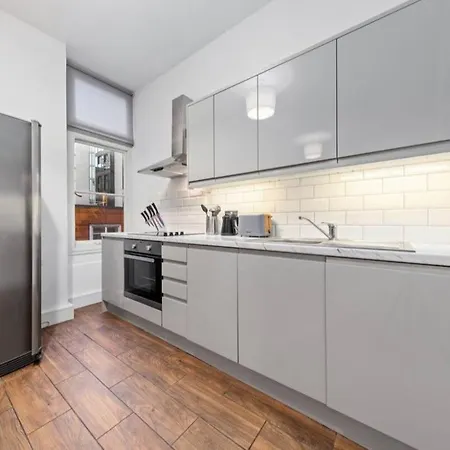 Majestic 2-bedroom Flat In Knightsbridge-hyde Park Kb70 London