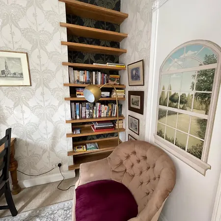 Cosy 002 Apartment London