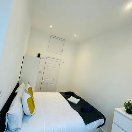 Harrow Road One Bedroom Apartment