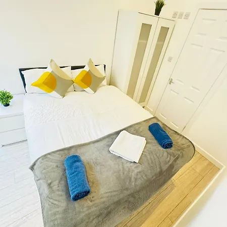 Harrow Road One Bedroom Apartment