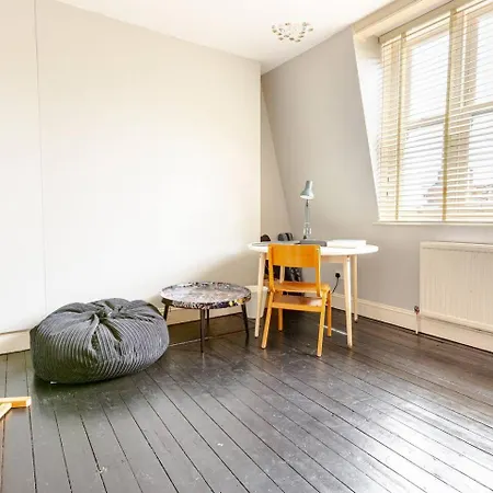 Beautiful Victorian Townhouse - 5 Bedrooms Holiday home London