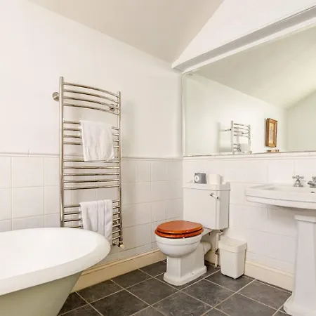 Beautiful Victorian Townhouse - 5 Bedrooms Holiday home