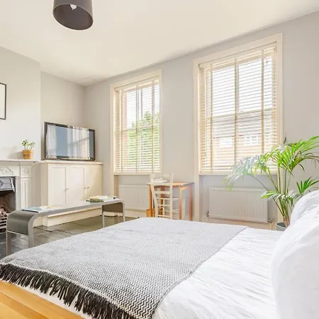 Holiday home Beautiful Victorian Townhouse - 5 Bedrooms *