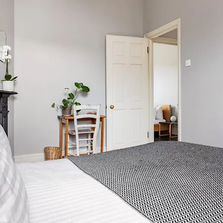 Beautiful Victorian Townhouse - 5 Bedrooms Holiday home *