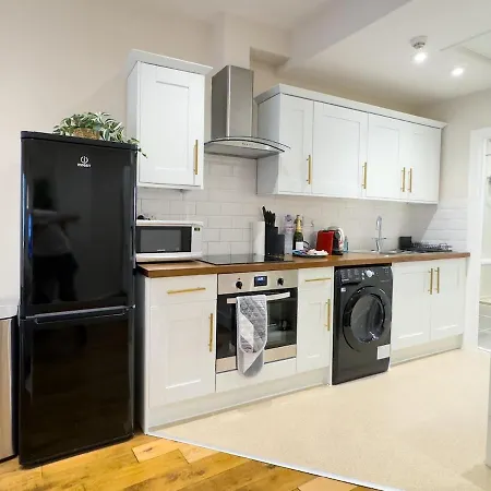 Apartament Two-bed Centre Flat 100m From Trafalgar Sqr