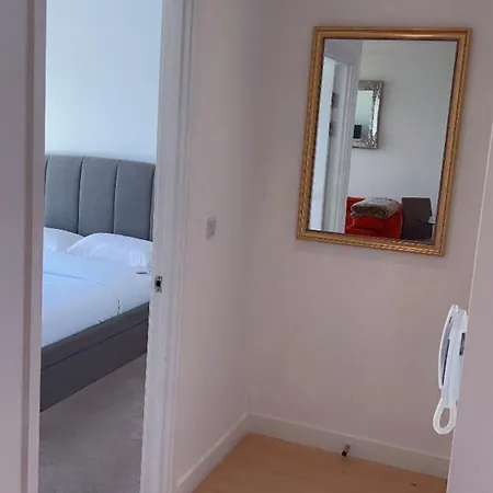 Ds - Entire 1 Bedroom London