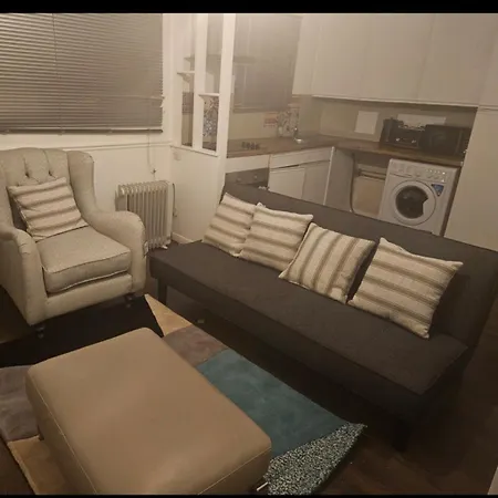 Coxy 1 Bedroom Maisonette In The Heart Of London *