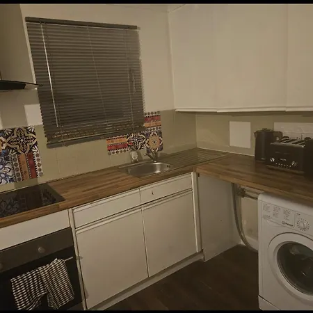 Coxy 1 Bedroom Maisonette In The Heart Of London Harold Wood