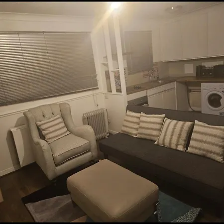 Coxy 1 Bedroom Maisonette In The Heart Of London Harold Wood
