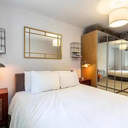 Bright Stepney Nest Apartment London