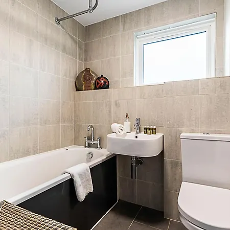 Bright Stepney Nest London