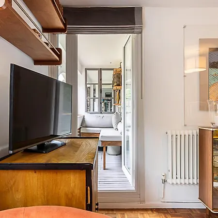 Bright Stepney Nest Apartment