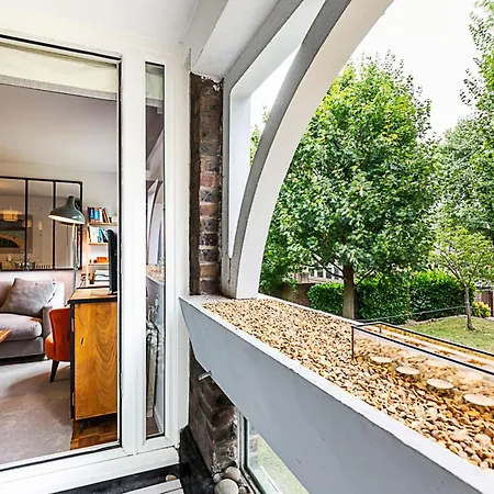 Bright Stepney Nest London