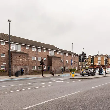 Bright Stepney Nest * London