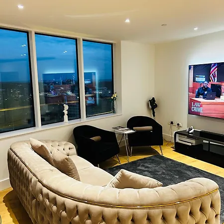Luxury Sea View Two Bed Penthouse In Battersea 伦敦
