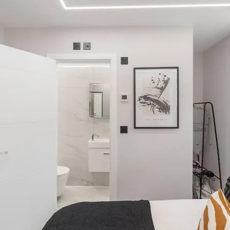 Robins - Brent Cross Apartment London