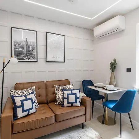 Robins - Brent Cross Apartment London