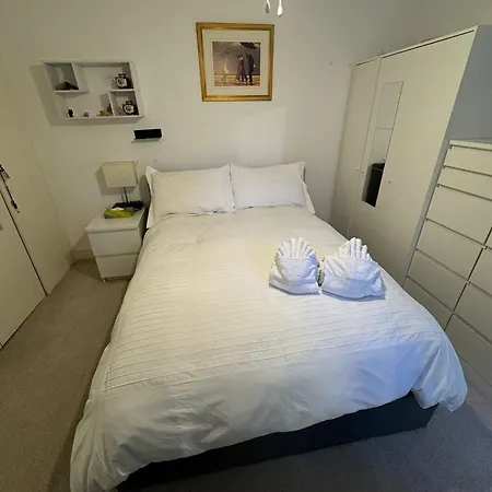 Gem 2 Apartment London