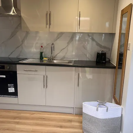 Apartment Double Bed In Finchley,north London *