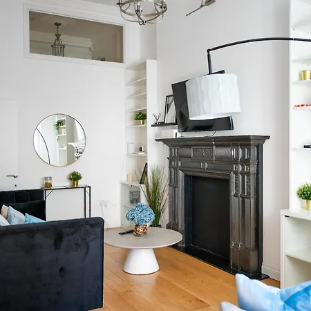 4br 2ba House By Livestay Short Lets & Serviced Near Oxford Circus With 2 Private Patios * London