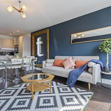 Kingsland High Street Apartment London